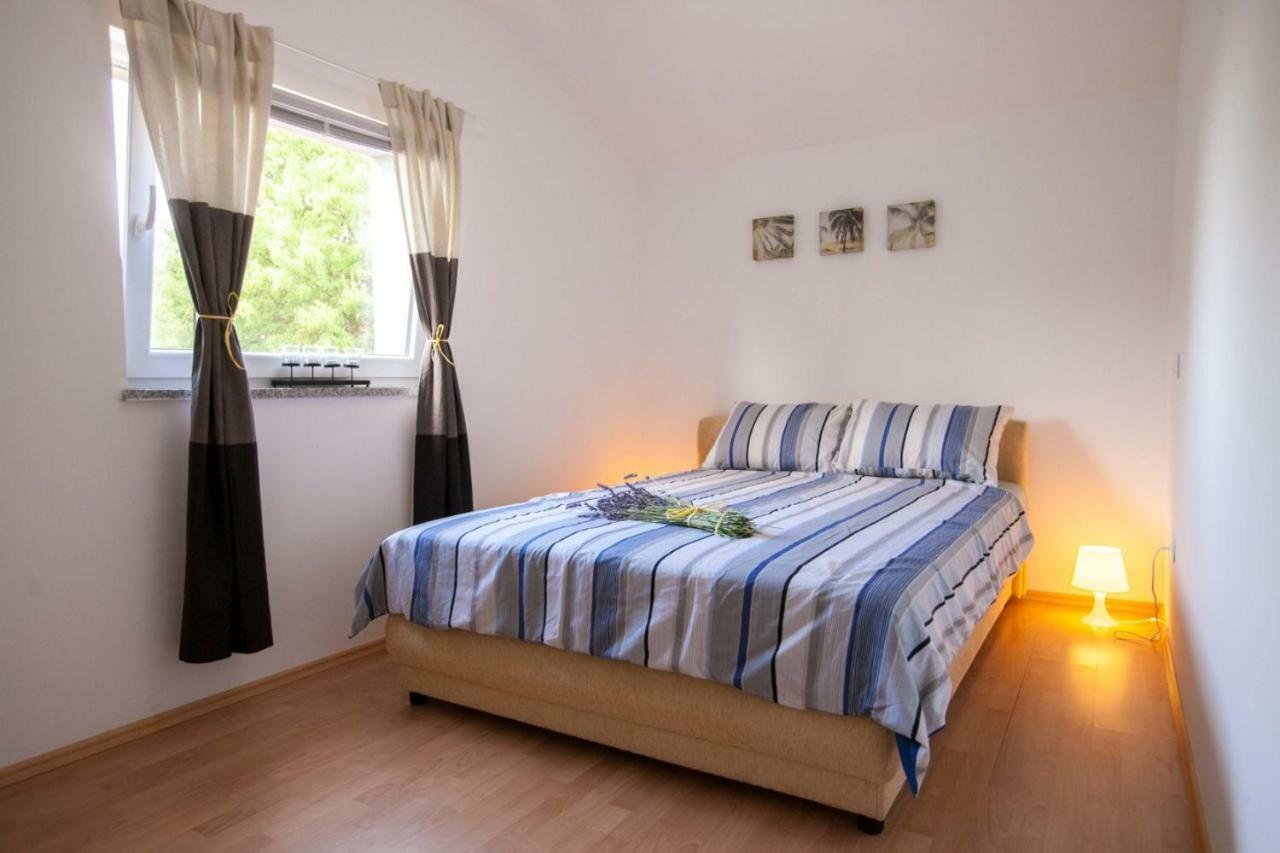 Apartman Zara Malinska Exterior photo
